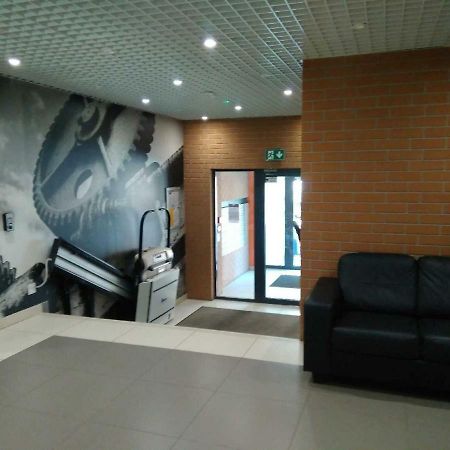 Апартаменты Manufaktura Варшава Экстерьер фото